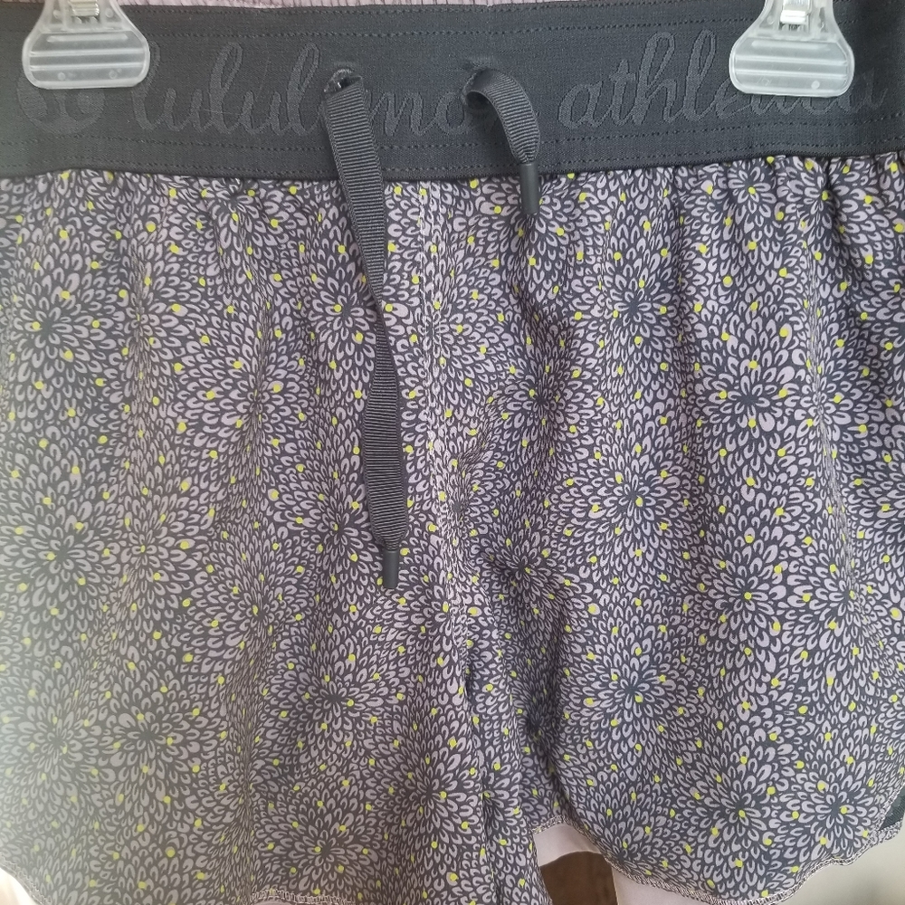 Reversible Lululemon shorts size 6